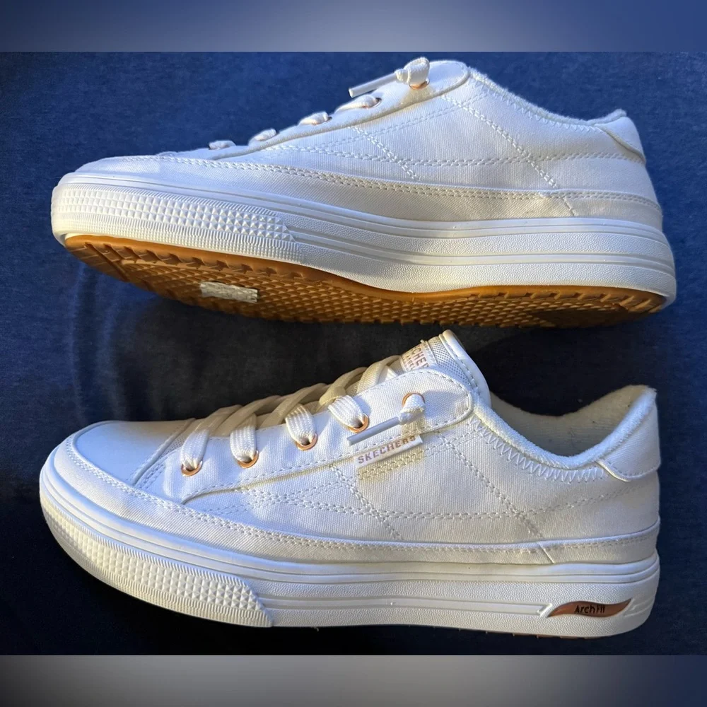 Skechers Women’s Arch Fit Arcade Slip On White Sneakers. Size 8.5 wide - Picture 4 of 8